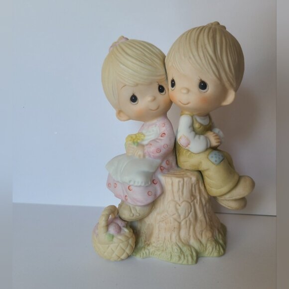 Vintage Precious Moments Love One Another Couple Collectible Porcelain Figurine - Picture 4 of 8